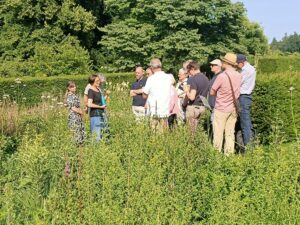 Führung im UNCR-Naturgarten